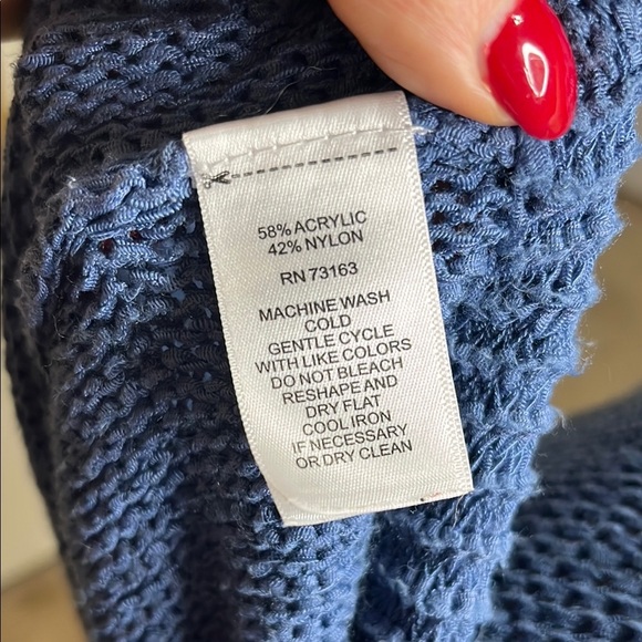 Cable & Gauge Women's Sleeveless Sweater - Picture 7 of 7